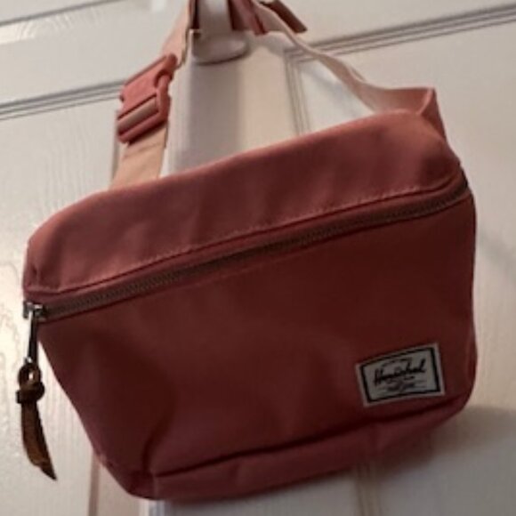 Hershel Fifteen Hip/Shoulder Pack-EUC - Picture 1 of 13